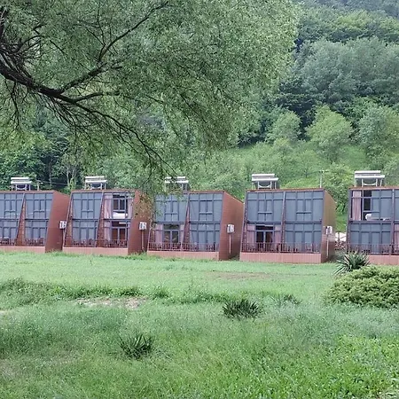 Carmenta Lake Lodge *